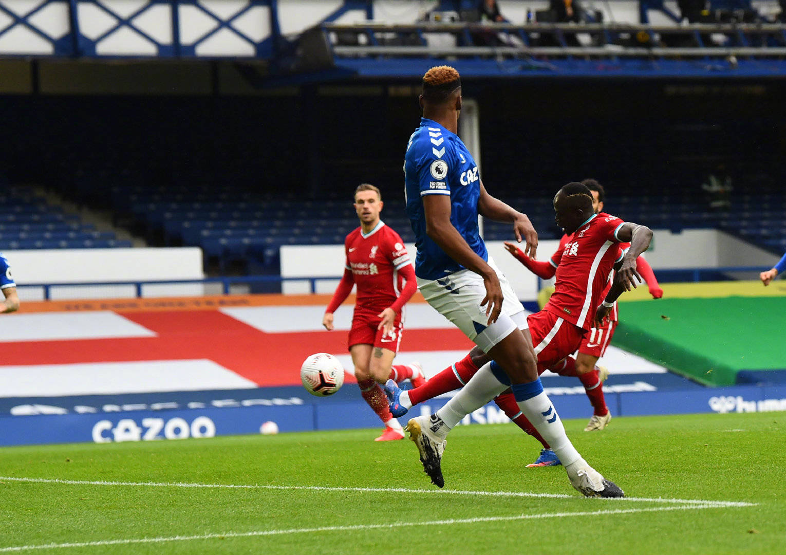 以其惊险刺 以其惊险刺